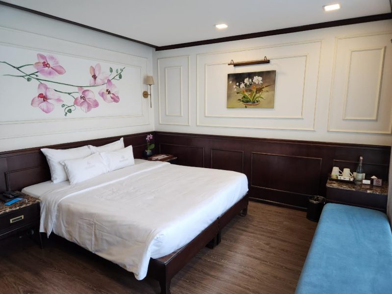 Luxury cabins in the Orchid Junk.