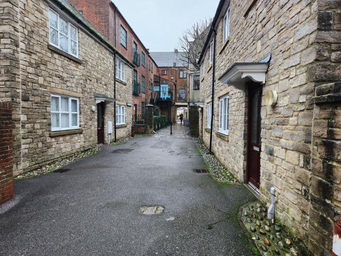 People live in this street, The Tanyard.